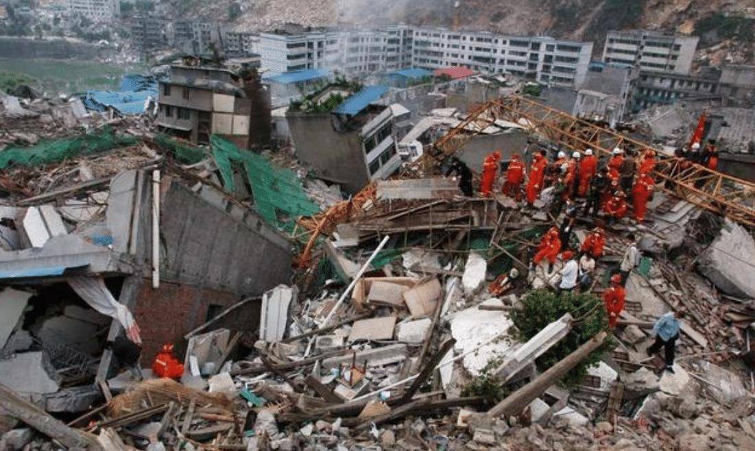 汶川地震"范跑跑,抛下学生第一个跑到操场,现做老师获家长认可_范美