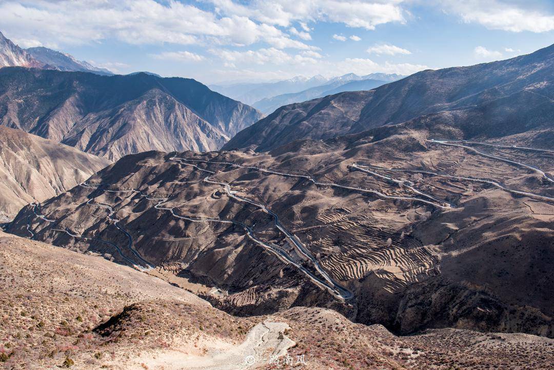 西藏奇观怒江72拐，有人在4618米赞美风景，有人却一生不敢前往