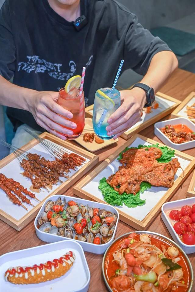 成都三代试管价格（原创
            银川超独特的小吃集合店，鸡尾酒能外带！）