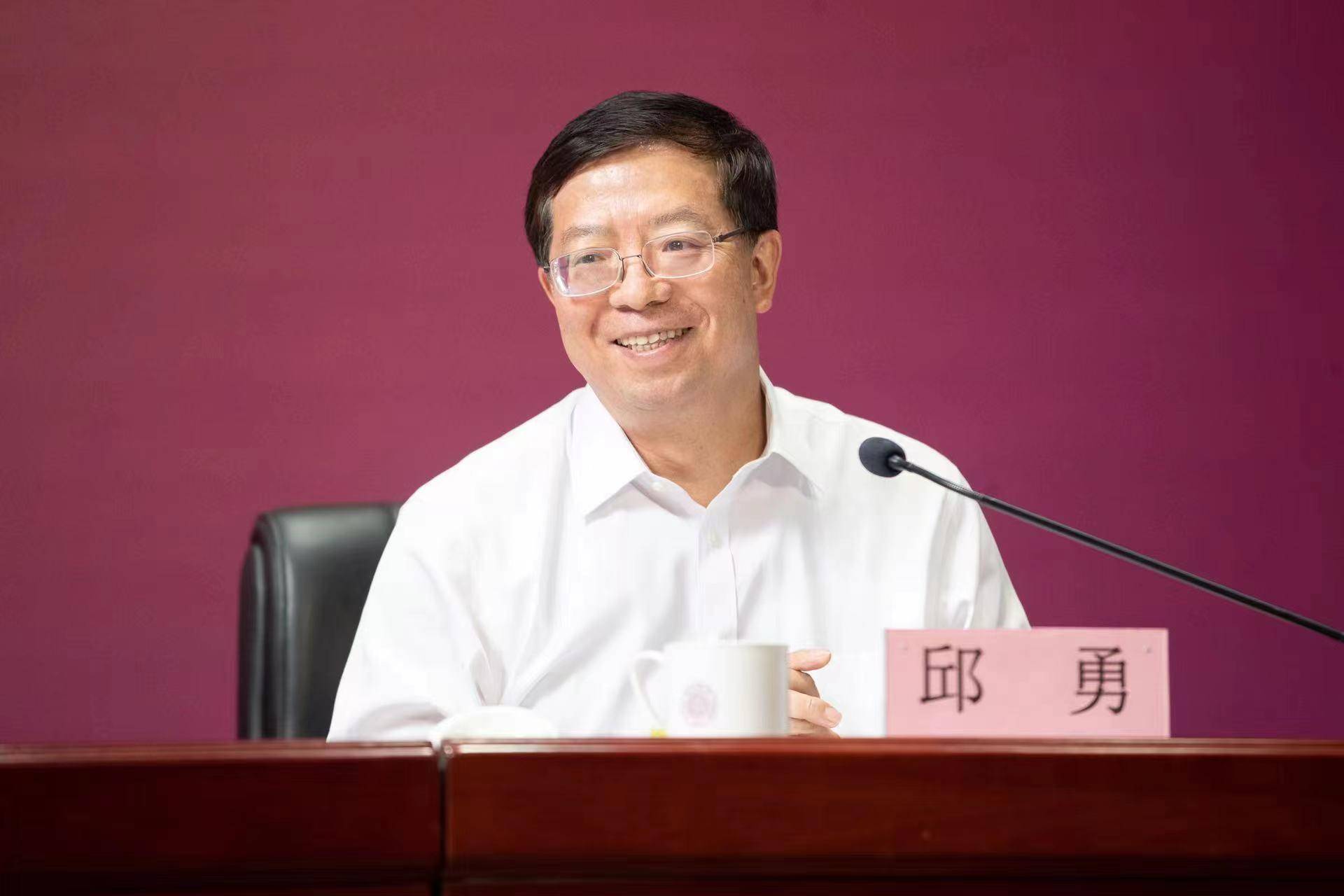 清华大学举行2022年教师节庆祝大会，多位教师获得表彰