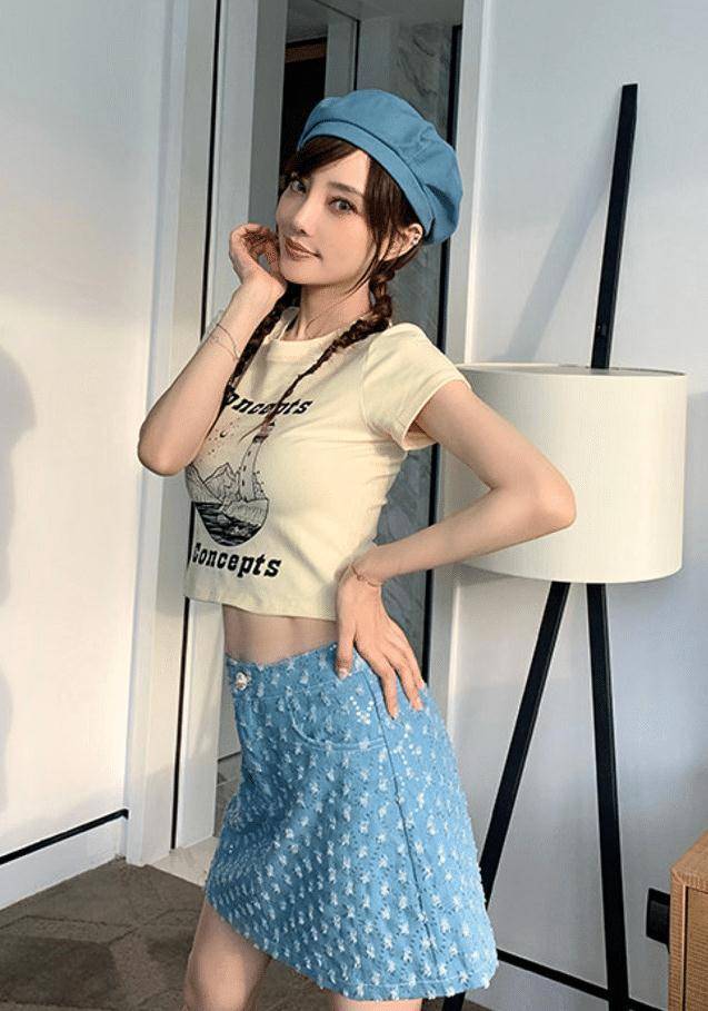 真服了单身后的李小璐！阿姨年纪还穿“瑜伽短衫”这腰细米乐M6 M6米乐到女生羡慕(图2)