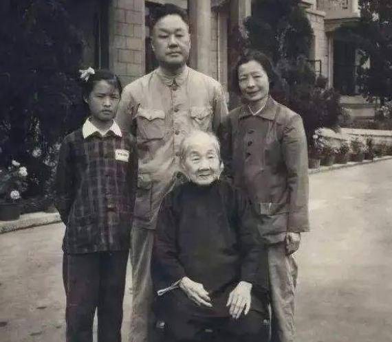 这彪悍女人是谁:四任丈夫仨牛人,前夫变妹夫_李一纯_李立三_杨开智