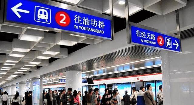 南京有一地铁站，坐拥24个出口，游人如织，游客：像迷宫一样