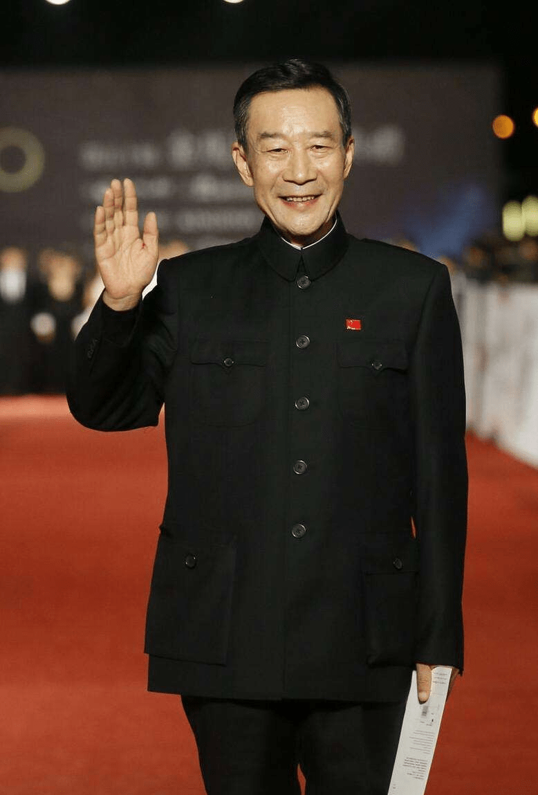 李雪健:忍痛拍戏剧组全员心疼流泪,儿子哭着看完他的电影_于海_李亘