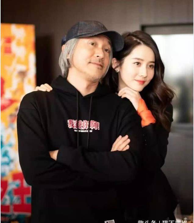 她被周星驰一眼相中,凭一双细嫩"奶油腿,爆红演艺圈_电影_喜剧_景如