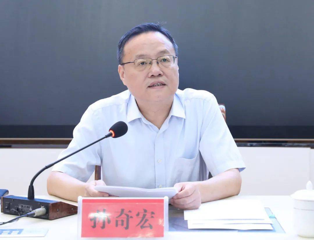孙奇宏深情讲述了党的百年奋斗历程,与大家共同探讨如