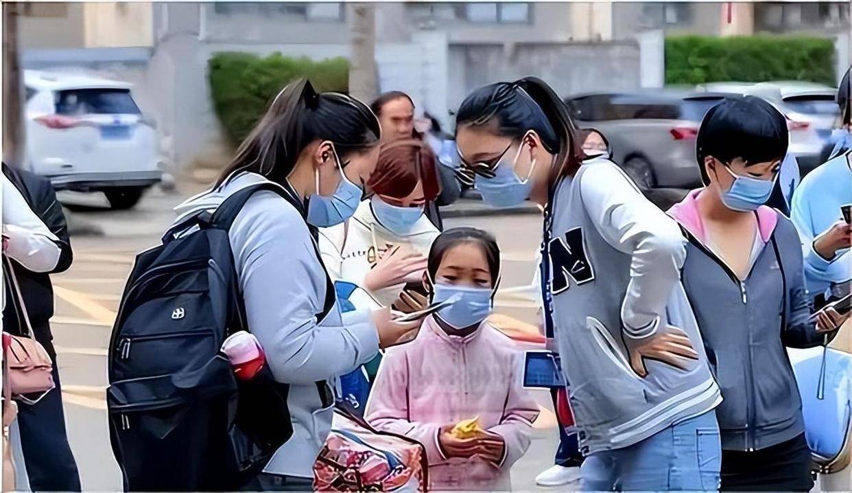 四川一名小学生核酸“呈阳性”，活动轨迹曝光，让人感到担心