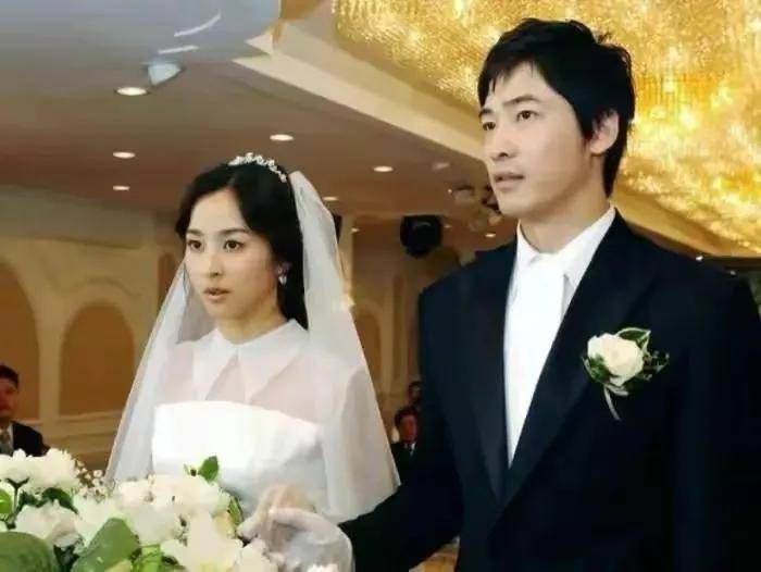 该剧讲述了小人物金顺在事业和感情上的成长经历,表现了她面对挫折与