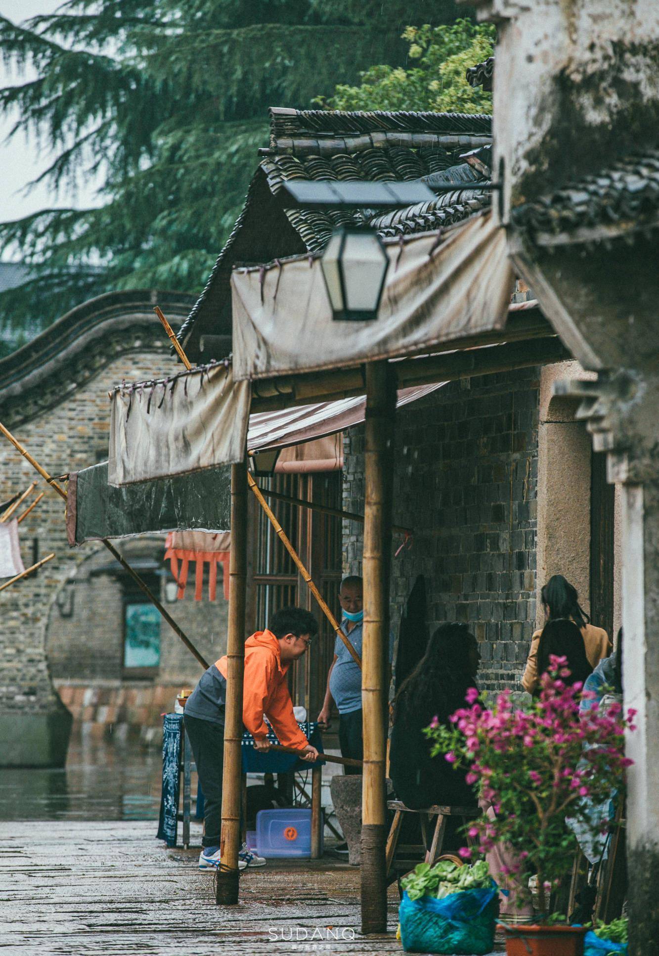 乌镇的似水年华：逛集市喝早茶，在1300年的江南水乡回归慢生活