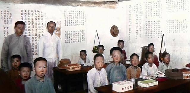 男孩十岁,女孩七岁,了解十年,结为夫妻,夫妻间以尊重换实心 男孩十岁,女孩七岁,了解十年,结为夫妻,夫妻间以尊重换实心