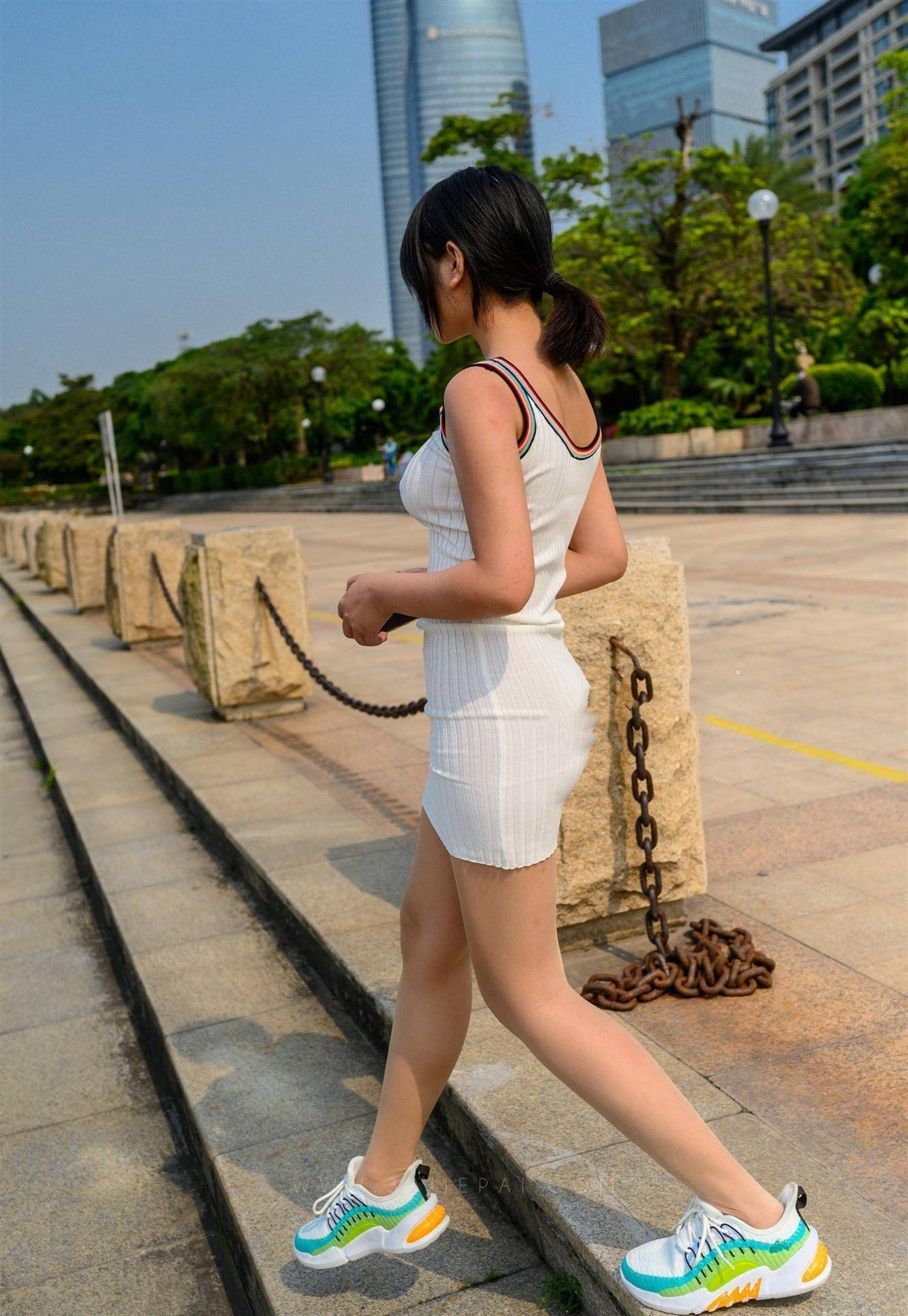 广州借卵费用（原创
            入秋还是选择棉麻材质的紧身裙，修身不紧身，穿搭舒适更保暖）