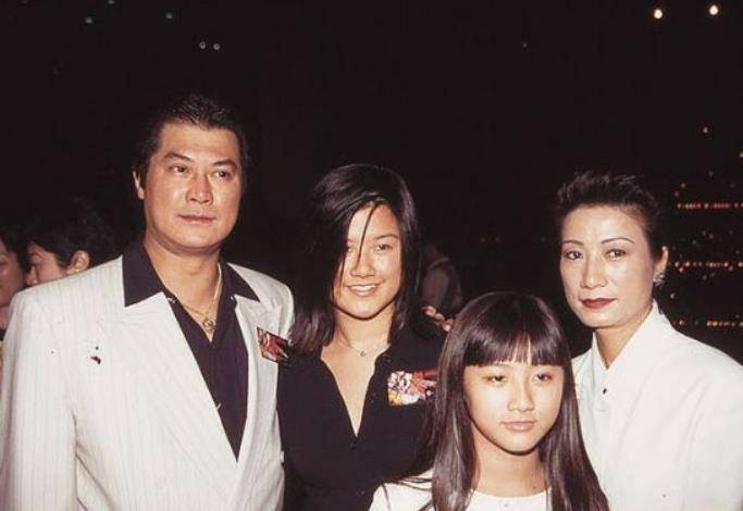 原创仗义的邓光荣两段感情两个女儿，两个女儿都不准加入娱乐圈