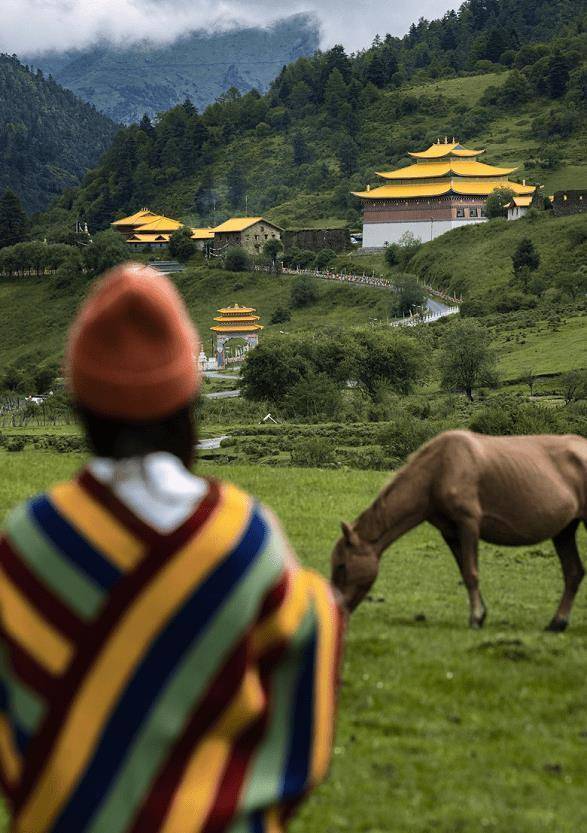 地处海拔3000多米一寺庙，四周是原始森林，风景优美却鲜为人知