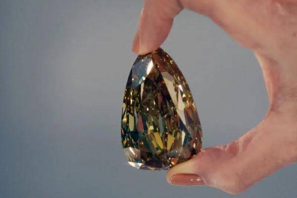 全球最大！这颗估价1亿多元的“黄钻”，将被拍卖