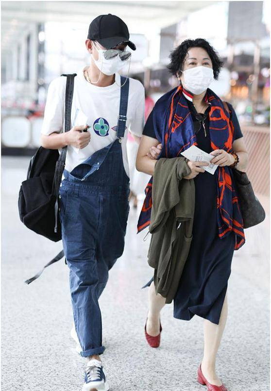 35�����±䡰����С�����ĸ��ͬ�����豳�ݳ�Ʒ���󸾷� ...