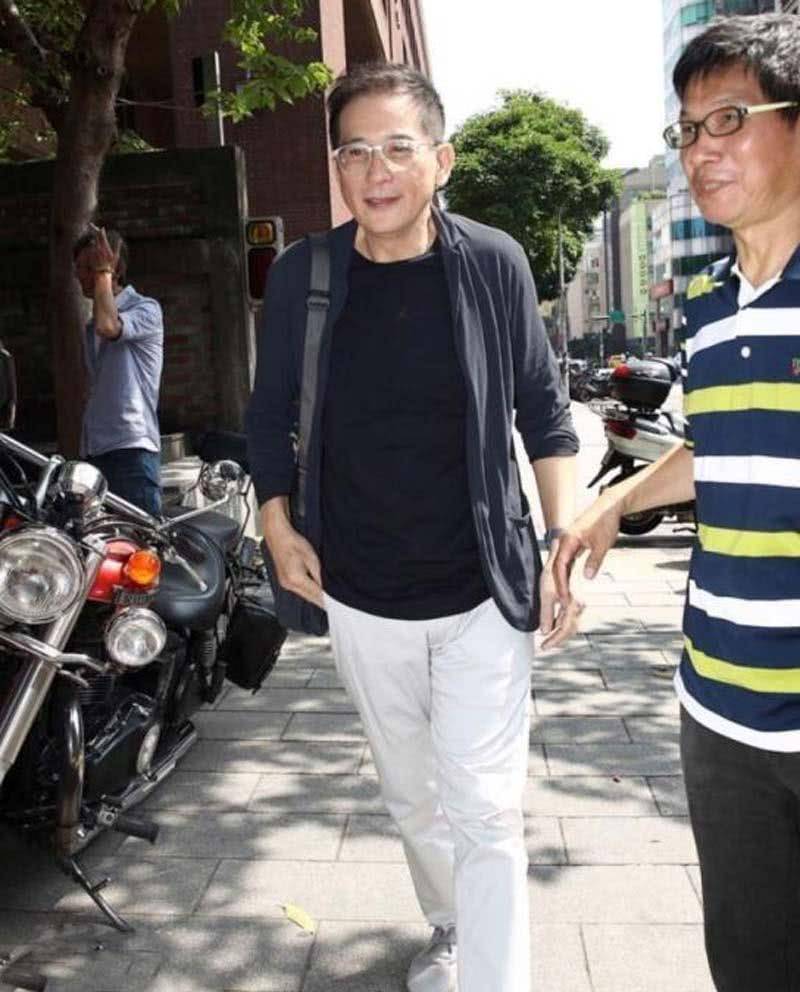 原创73岁秦汉近照，他与林青霞有一段刻骨姻缘，如今胡子花白孤身一人