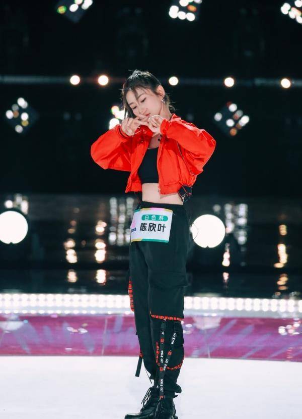 《创3》陈欣叶成首位退赛选手,入营50天哭了3次,第三次其实对峙不住了 《创3》陈欣叶成首位退赛选手,入营50天哭了3次,第三次其实对峙不住了