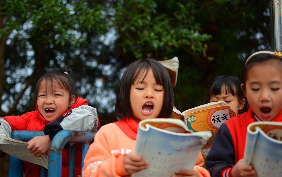 孩子语文成绩次次第一，得益于坚持晨读的习惯，晨读做到2不读3读  三年级作文 第1张