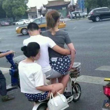 原创
开心一刻幽默:为了你过四级,让我泡你的英语老师!