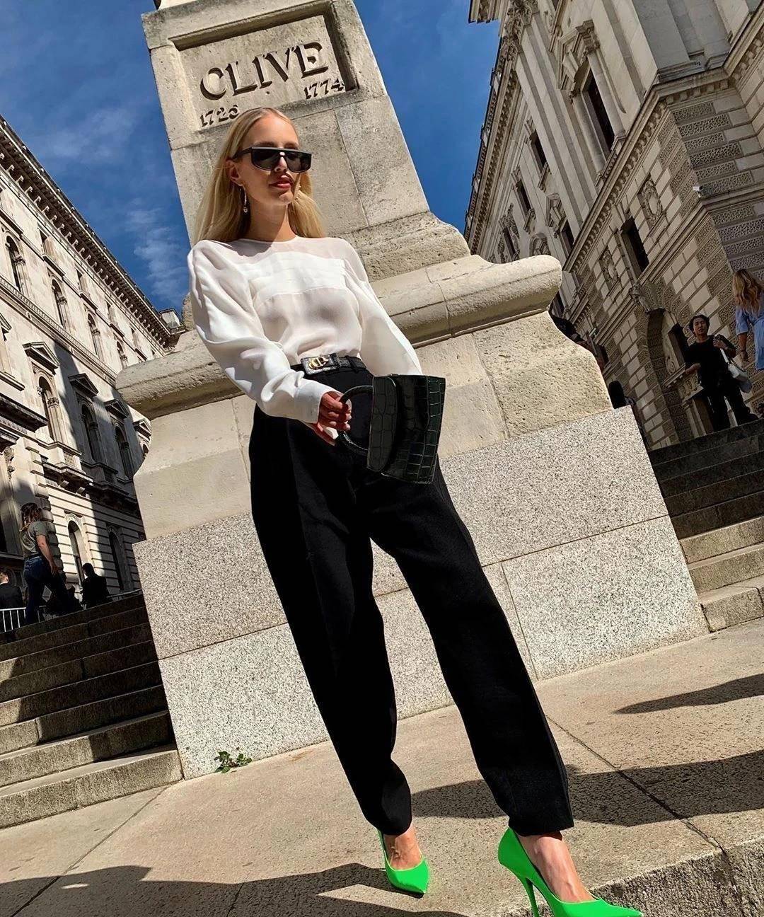 原创
  请脱下你的“时尚裤”,太土了!今春流行穿“纸袋裤”,百搭显瘦 第8张 原创
  请脱下你的“时尚裤”,太土了!今春流行穿“纸袋裤”,百搭显瘦 第8张