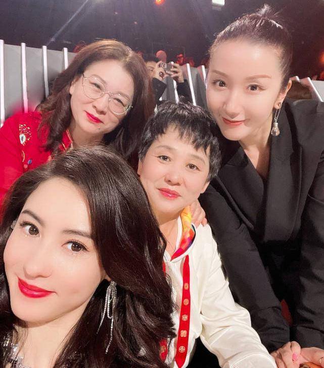 �����2������ҹ�����ϼ�������ֳ�׷�ǣ����Ű�֥�ȿ��ĺ�Ӱ