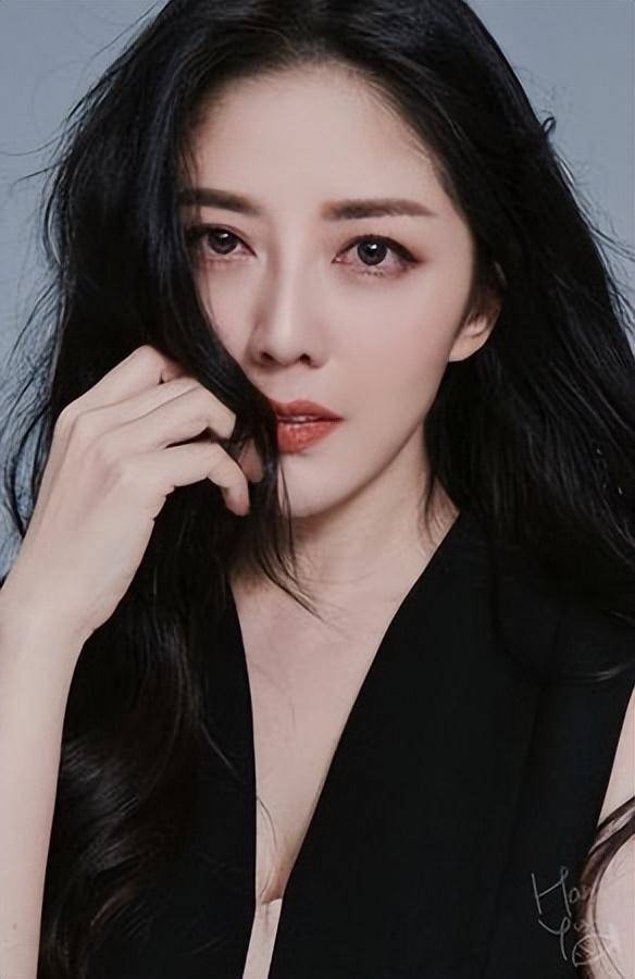 原创她是明眸皓齿的台剧女神，嫁5566组合队长，因不生育分手近照惊艳