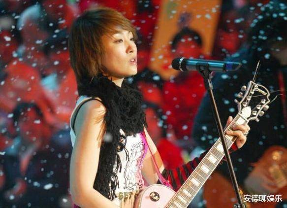 她和沈永革两人交往了多年之后，也是选择走进婚姻的殿堂，但是陈琳在演