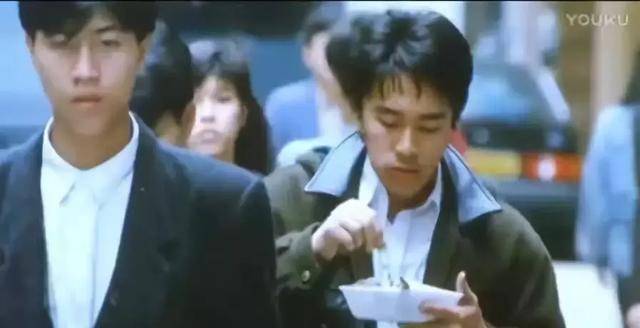 这时背景音乐《改变所有的错》响起,突然就很想哭,想到了一个人的辣椒