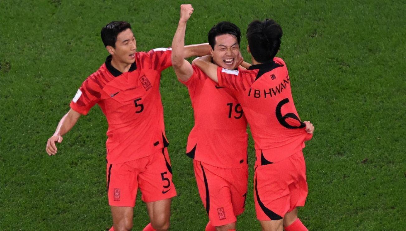 黄喜灿绝杀！韩国队2-1逆转葡萄牙，晋级淘汰赛，C罗乌龙助攻