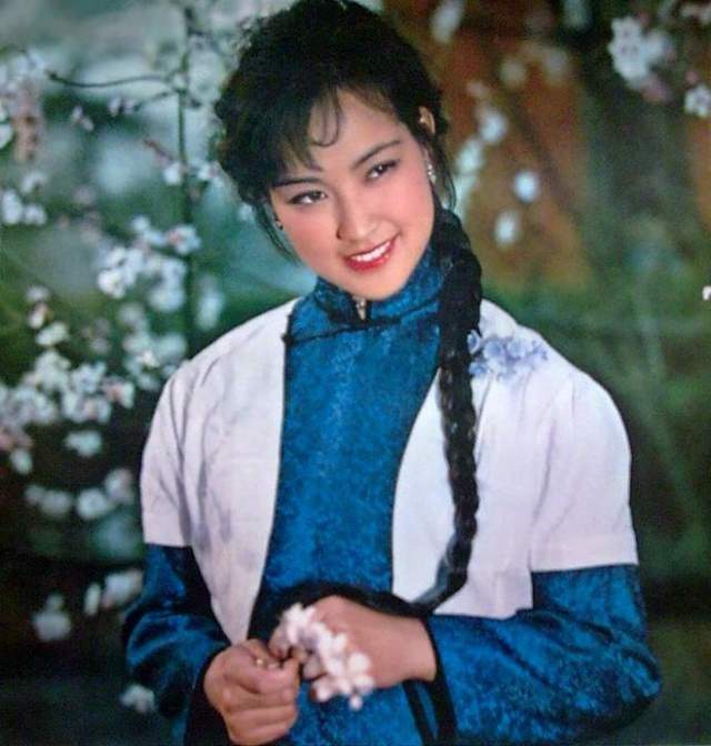 当时刘晓庆还并没有成为北影厂的演员,也还没有获得第三届大众电影