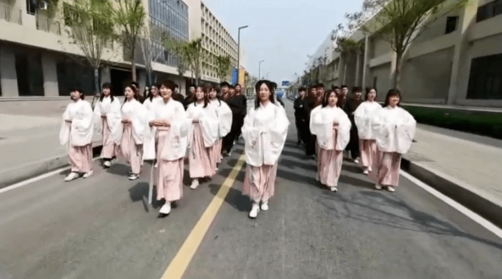 我院各奖项总数包揽全市参赛学校获奖项目近半数,在