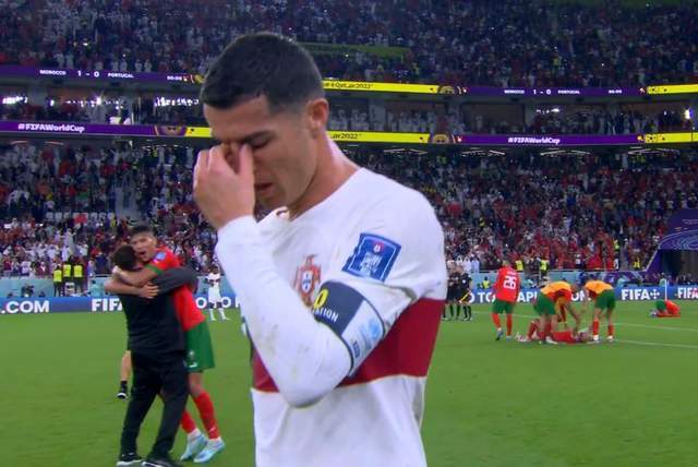 心疼！C罗赛后在球员通道痛哭：葡萄牙输球哭得最伤心的1个！