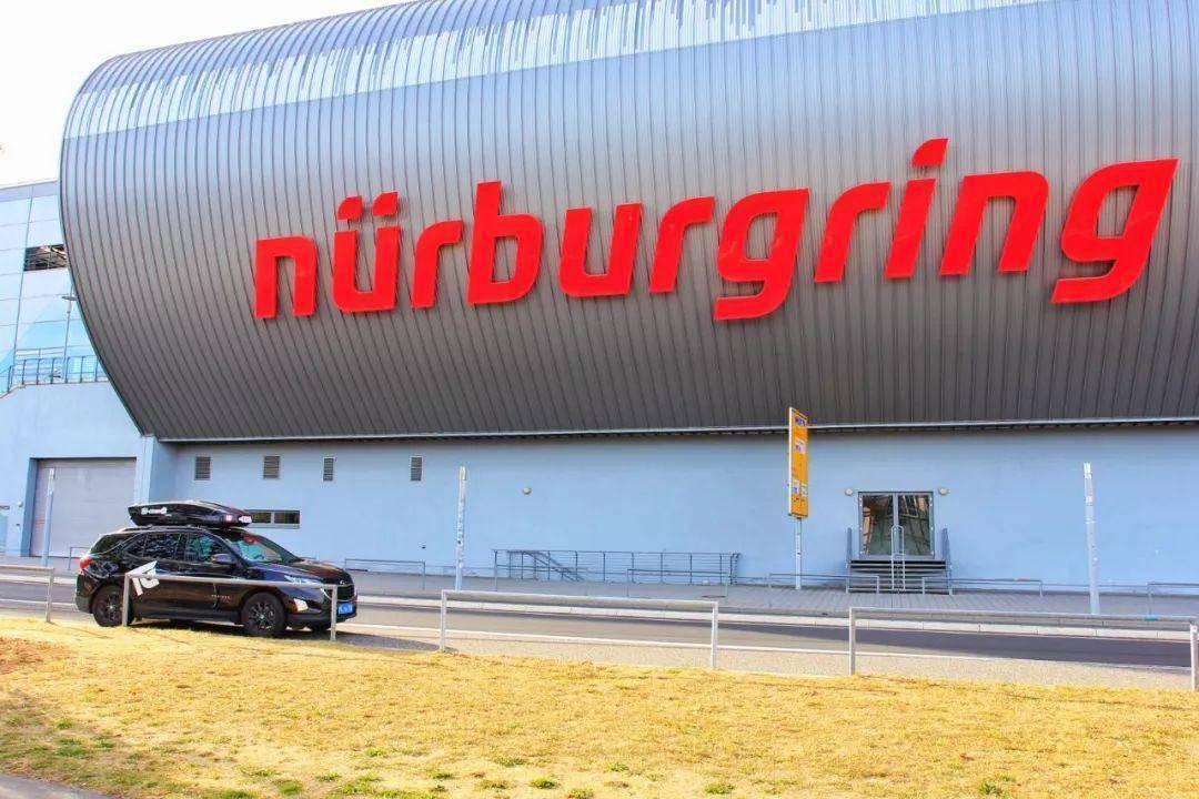 nurburg坐落于德国德国西部的艾费尔高原(eifel,海拔一般500-600米