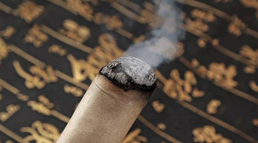 夫妻因长期闻艾烟，双双死于肺癌！艾烟，到底有没有害？