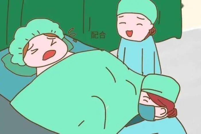 河南一公厕内，一名孕妇突然临盆，周围商户纷纷赶来帮忙，最后……