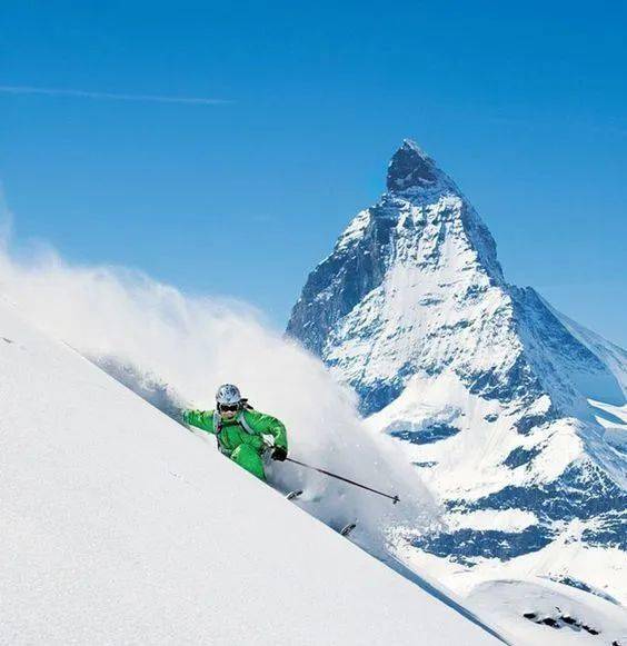 滑雪前的基础技术准备如何正确的摔谈球吧体育倒及站立(图2)