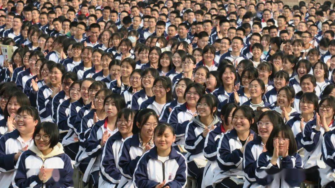 【励志演讲】顽强拼搏70天，昂首阔步进高三
