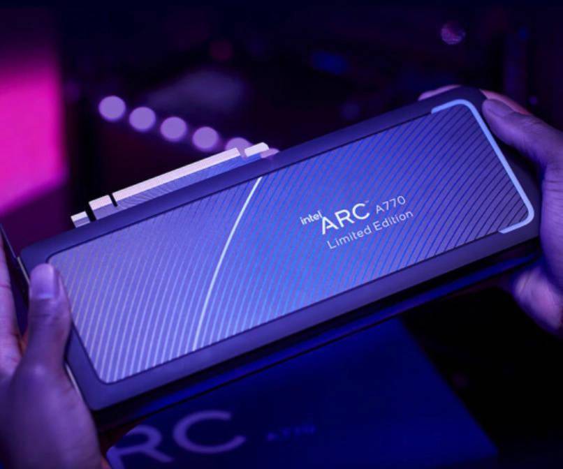 ��Ϣ��Ӣ�ض��ƻ� 2024��2026 ���Ƴ����� GPU ����̨�������