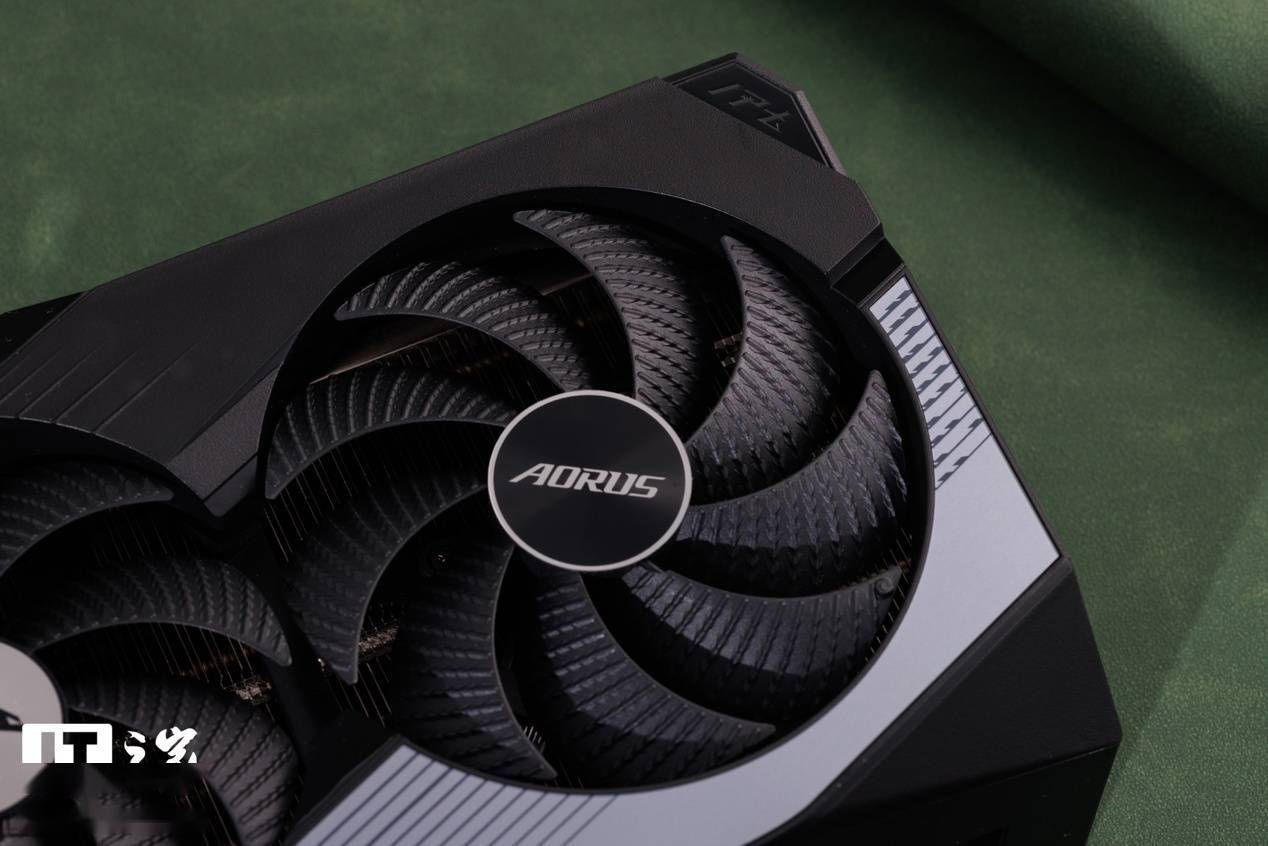 技嘉AORUS GeForce RTX 4070 MASTER评测，照旧堆料且合适2K游戏