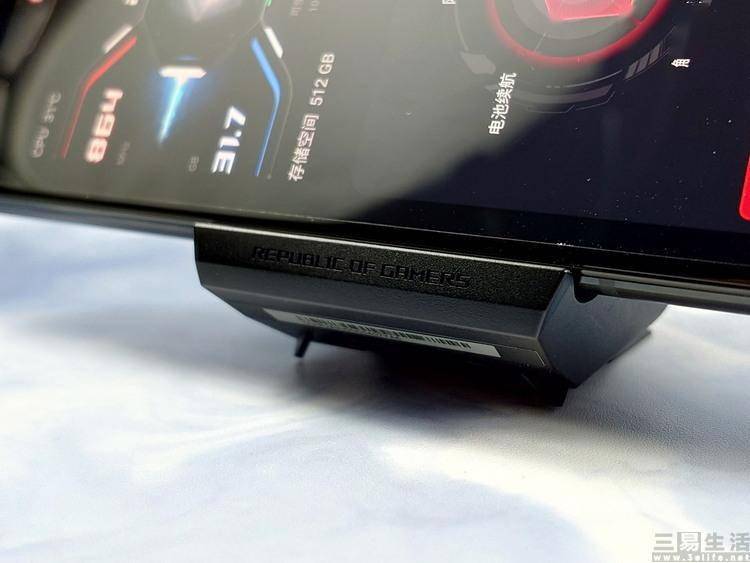 ��ѶROG��Ϸ�ֻ�7 Pro���⣺��ֹӲ�ˡ�������������