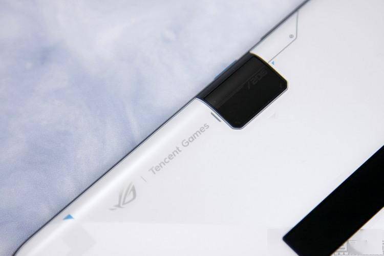 ��ѶROG��Ϸ�ֻ�7 Pro���⣺��ֹӲ�ˡ�������������