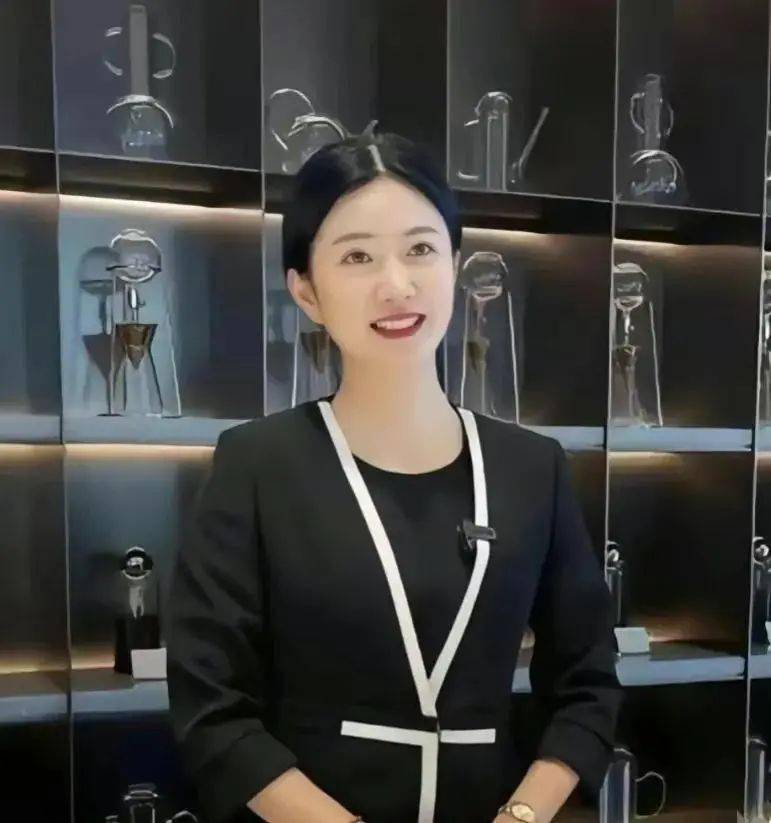武汉坠楼妈妈已火化：生前遗言透露死因，不是因为“网暴”？