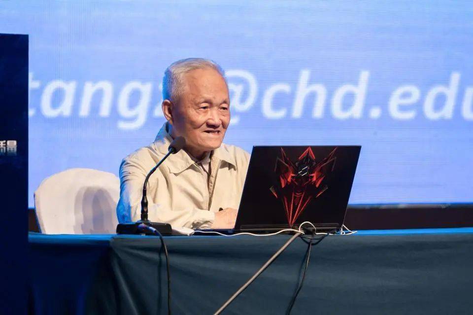 中国工程院院士汤中立作主旨报告与会嘉宾演讲与会专家演讲出席论坛的还