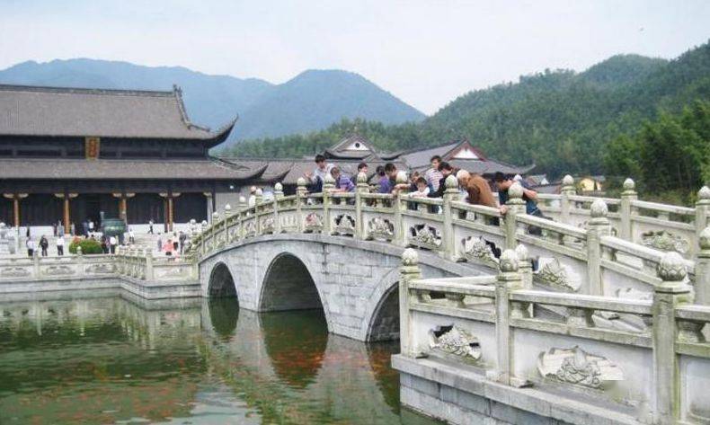 出发，来百丈山寻找自然的魅力吧