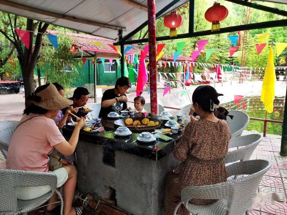 夏日休闲纳凉正当时 麦积区乡村旅开云 开云体育平台游迎来高潮(图6)