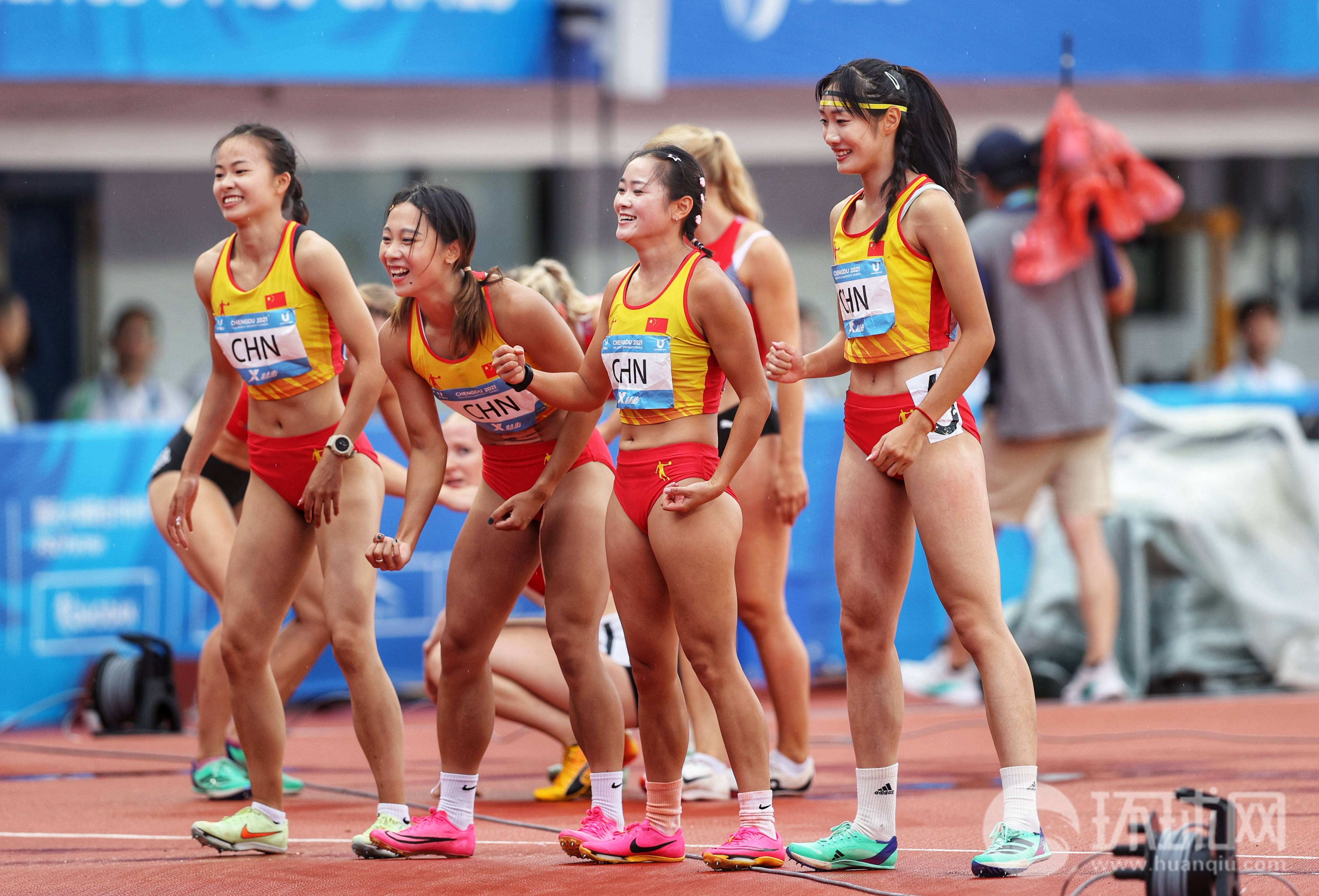 图集成都大运会田径女子4X100接力赛决赛中国队夺得金牌 蔡燕婷 李玉婷 崔萌