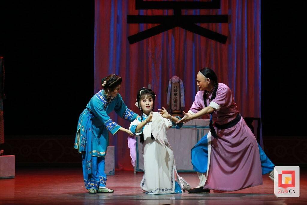 王佩：青春芳华在川腔蜀韵中绽放