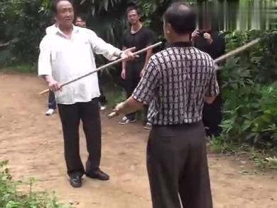 民间武术前辈马德老师展示疯魔棍实战打法，真正的实战打法！