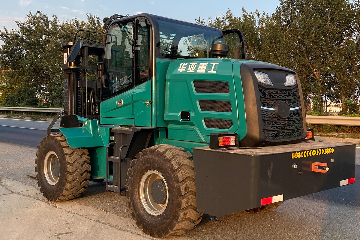 华亚重工越野叉车