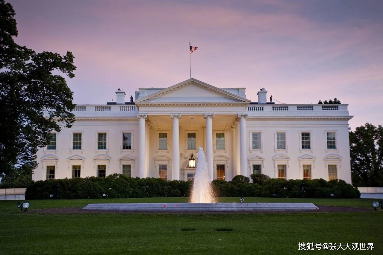 川普将「监狱照」裱框挂白宫椭圆形办公室门口| 争议话题| 川普2.0 | 世界新闻网, image size:1279x853